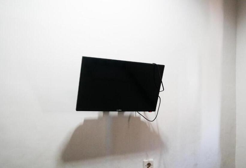 ホテル Reddoorz At Jalan Somba Opu Losari