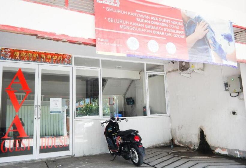 ホテル Reddoorz At Jalan Somba Opu Losari