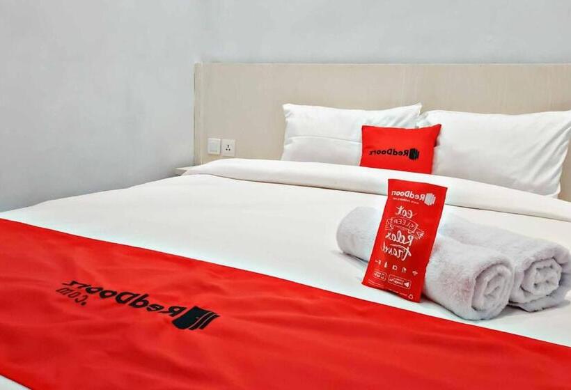 هتل Reddoorz Cbd Polonia Medan