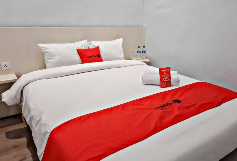 ホテル Reddoorz Cbd Polonia Medan