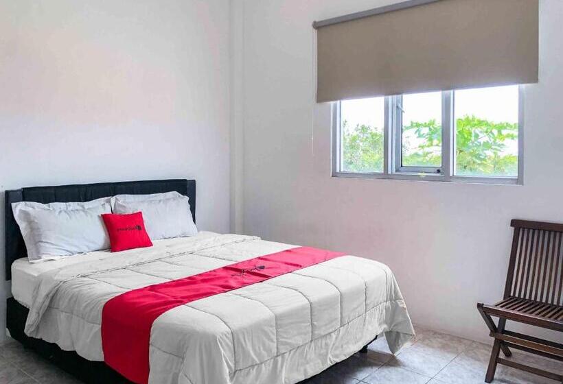 Отель Reddoorz Near Eco Green Park Batu