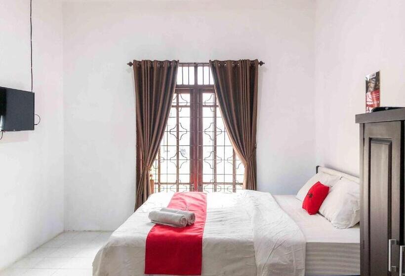 ホテル Reddoorz Near Eco Green Park Batu