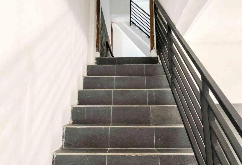 ホテル Reddoorz Near Eco Green Park Batu