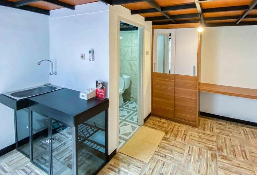 ホテル Reddoorz Syariah @ Jalan Saxophone Malang