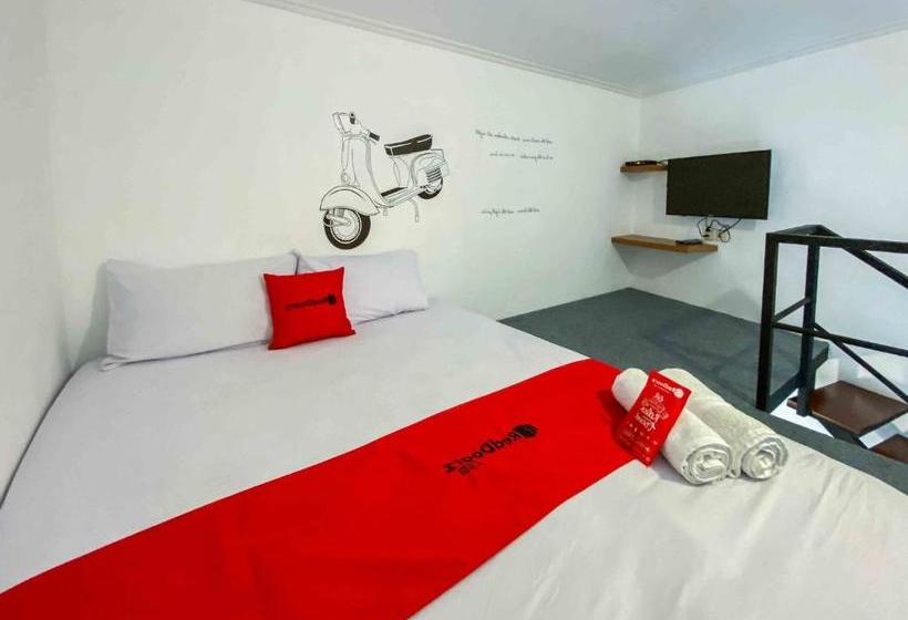 ホテル Reddoorz Syariah @ Jalan Saxophone Malang