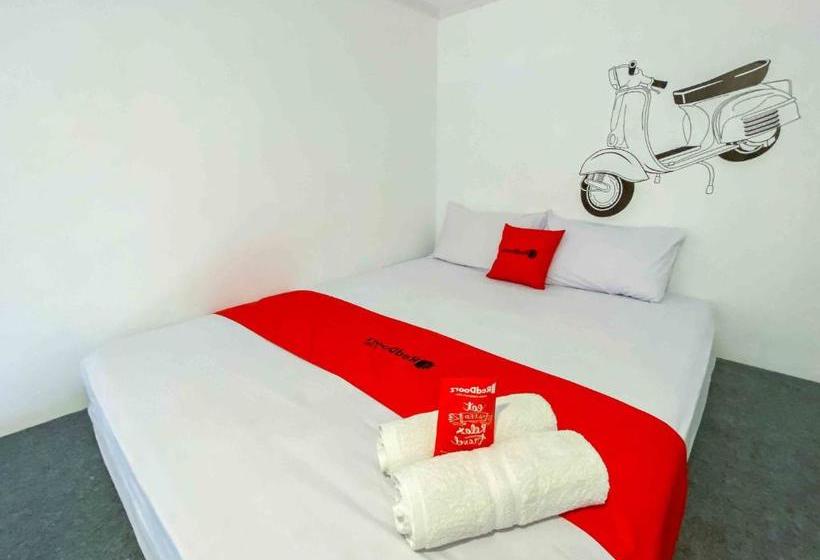 ホテル Reddoorz Syariah @ Jalan Saxophone Malang