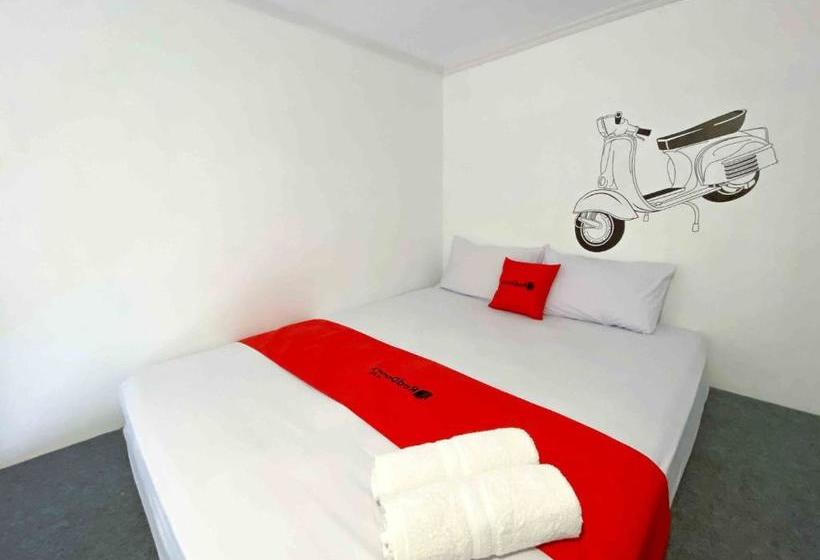 ホテル Reddoorz Syariah @ Jalan Saxophone Malang