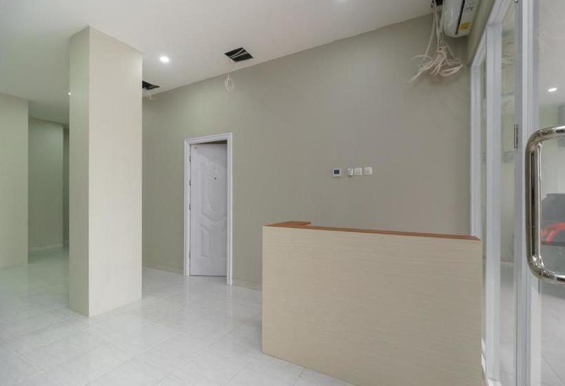 ホテル Reddoorz Syariah Near Summarecon Mall Serpong 2