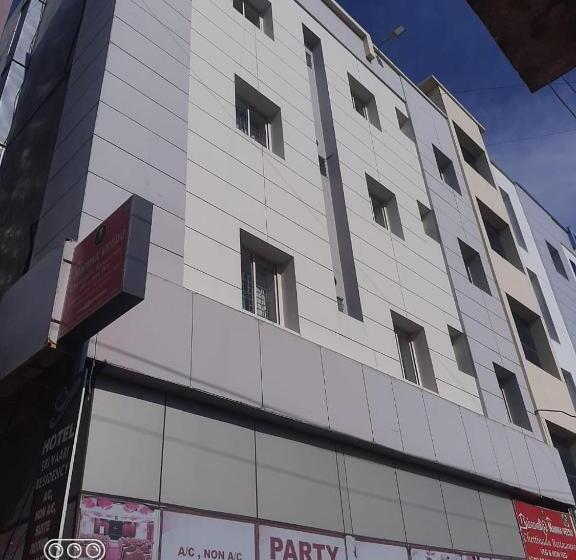 בית מלון כפרי Sri Vaari Residency