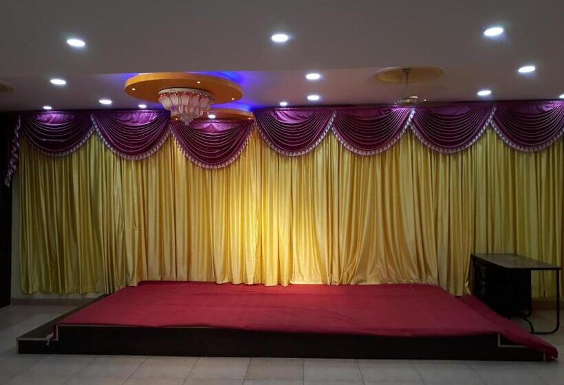 בית מלון כפרי Sri Vaari Residency