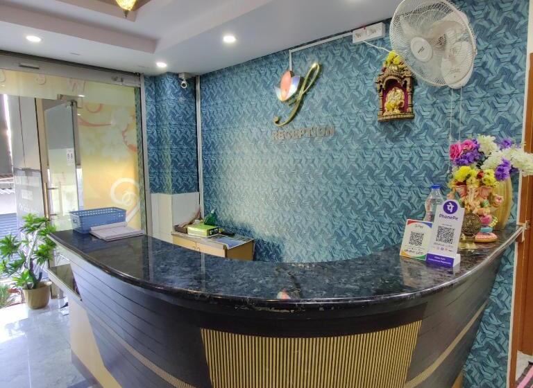 בית מלון כפרי Sri Vaari Residency