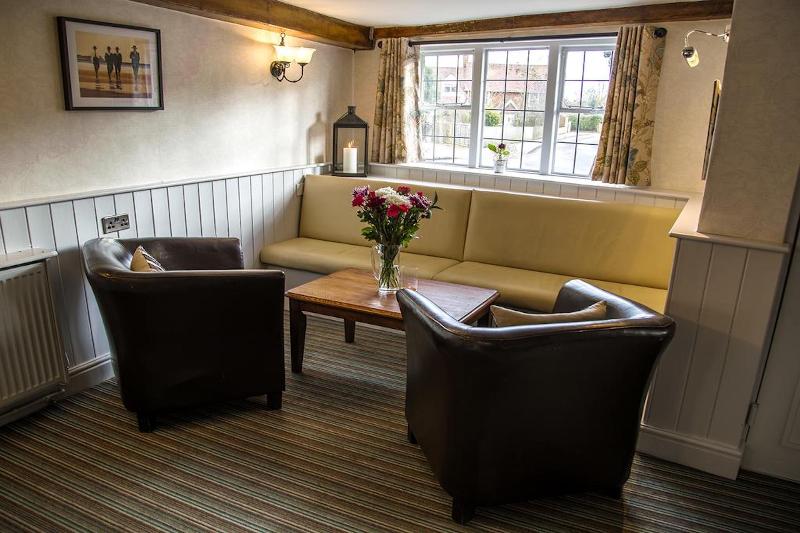 Отель Stay And Relax At The Yew Tree