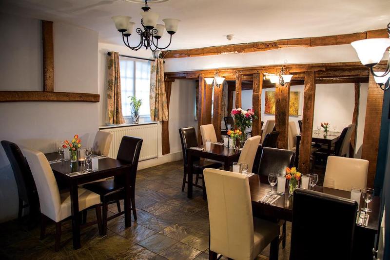 Отель Stay And Relax At The Yew Tree