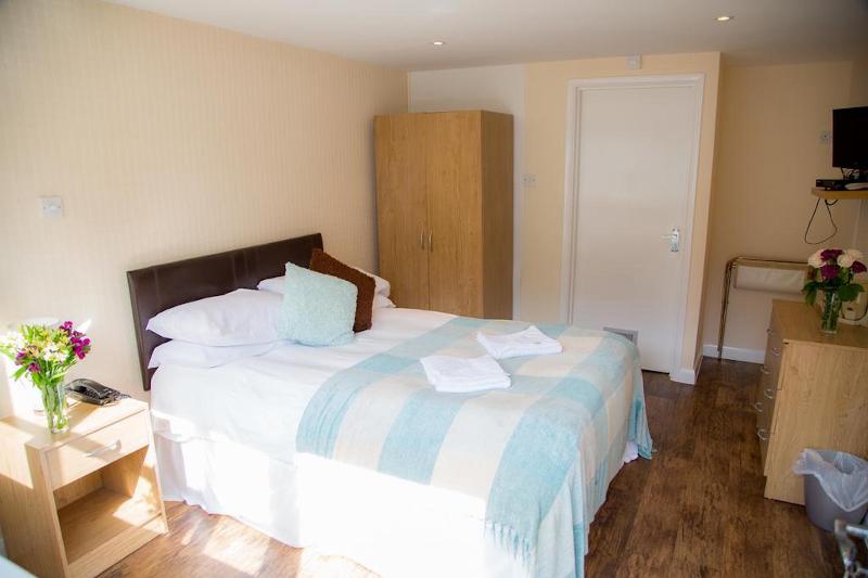 Отель Stay And Relax At The Yew Tree