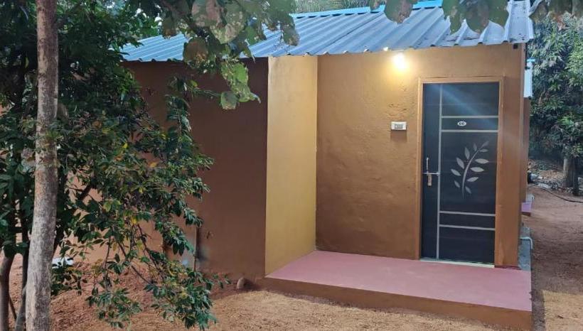 هتل Whispering Rocks Hampi