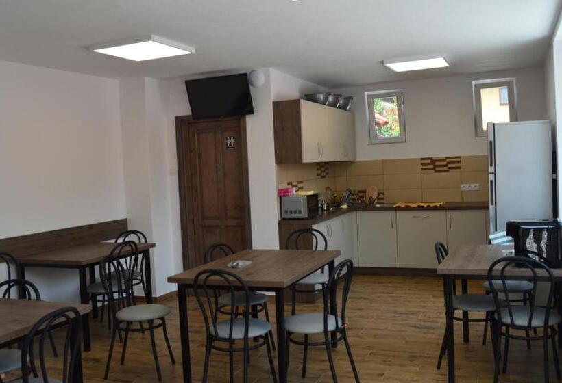 بنسيون Cazare 77