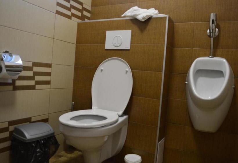 بنسيون Cazare 77