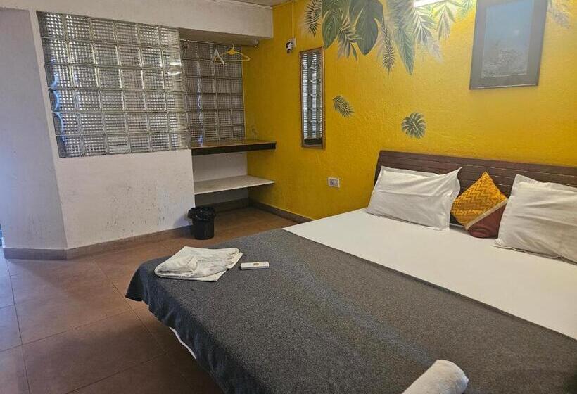 Piggy Hostel Calangute