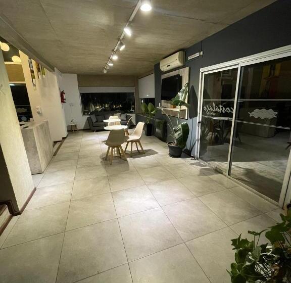 استراحتگاه Costalago Suites