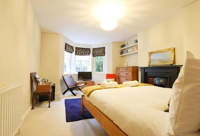 فندق صغير Unique & Homely Suite With Own Access