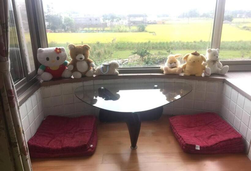 تختخواب و صبحانه Johnnie S Inn