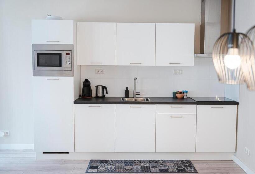 تختخواب و صبحانه The Residence Enschede