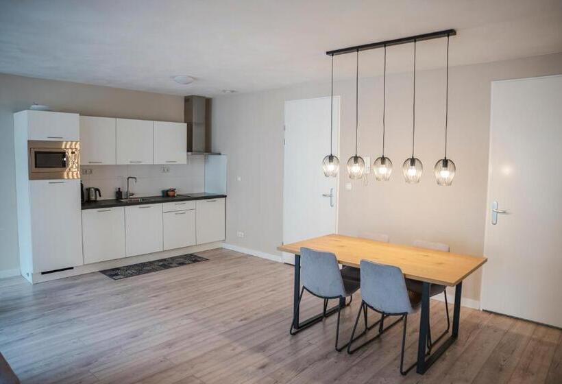 تختخواب و صبحانه The Residence Enschede