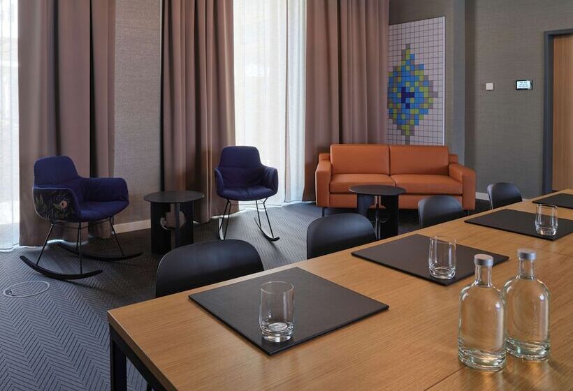 Adina Apartment Hotel Cologne