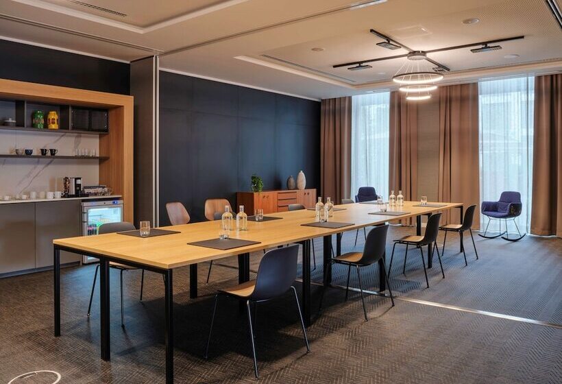 Adina Apartment Hotel Cologne