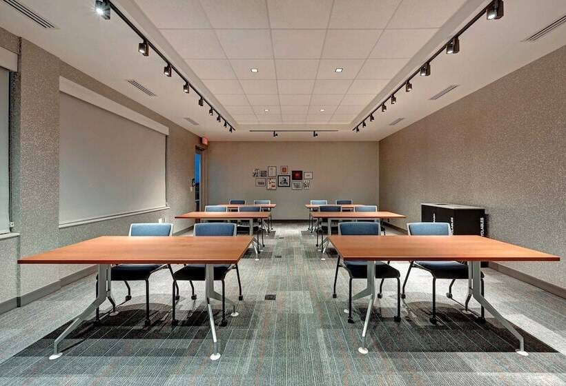 Отель Aloft Mooresville