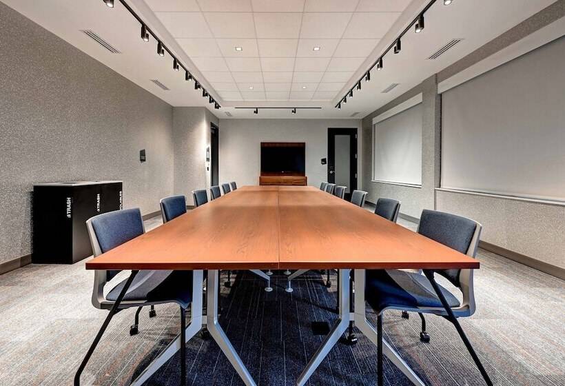 Отель Aloft Mooresville