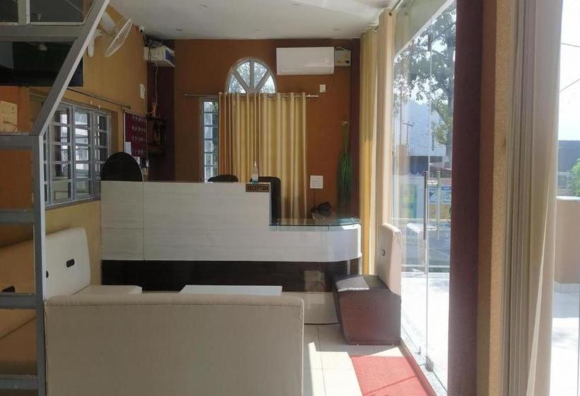 בית מלון כפרי Grand Heritage Inn