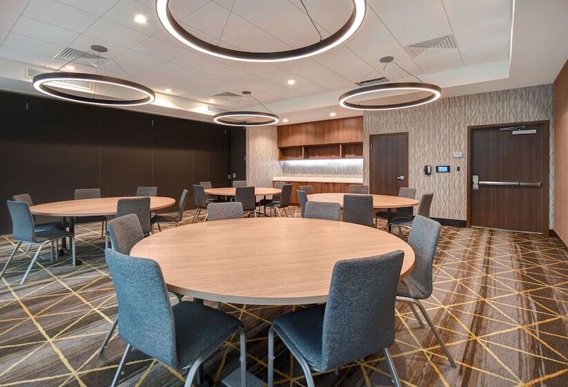 Отель Holiday Inn   Erie, An Ihg