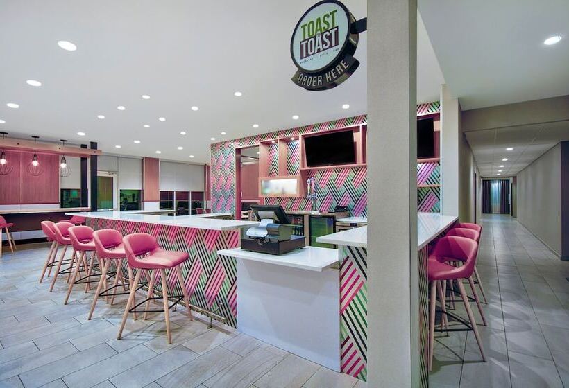 Отель Holiday Inn   Erie, An Ihg