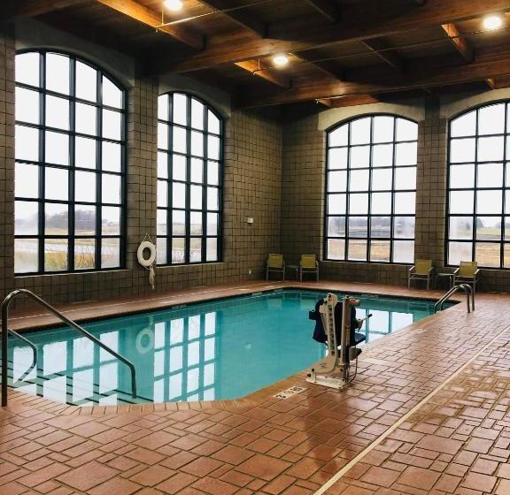 فندق Holiday Inn Express & Suites