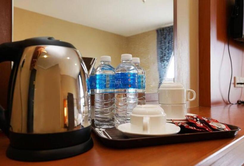 בית מלון כפרי J.g. Resort