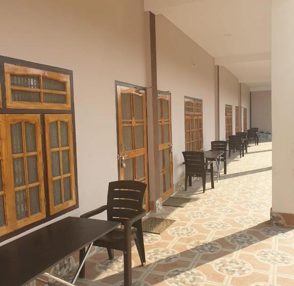 فندق Jp International Naimisharanya