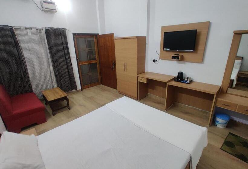 فندق Jp International Naimisharanya