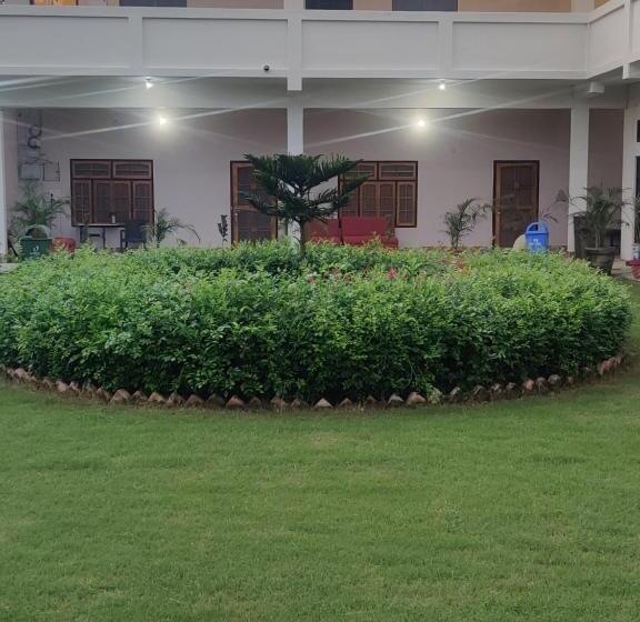 فندق Jp International Naimisharanya