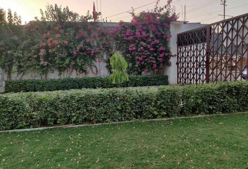 فندق Jp International Naimisharanya