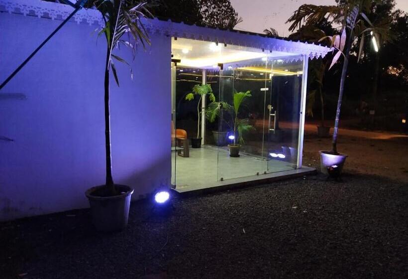 בית מלון כפרי Lotusfeet Beach Resort Morjim