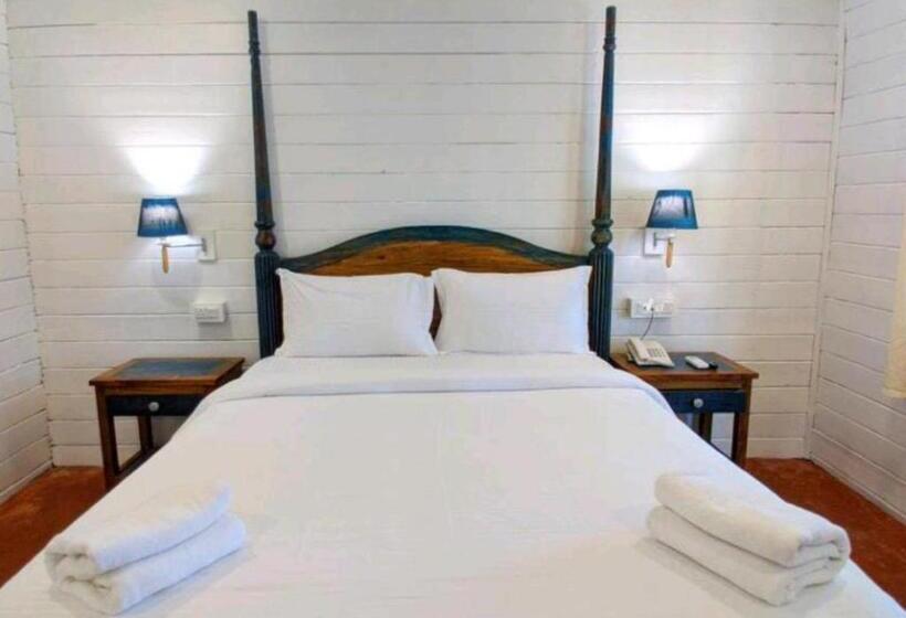 בית מלון כפרי Lotusfeet Beach Resort Morjim