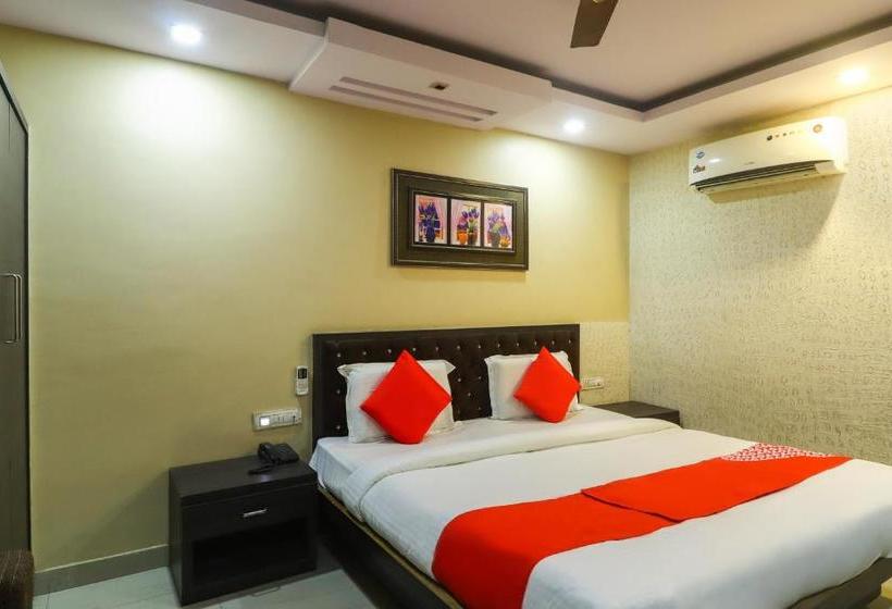 호텔 Oyo 74639  Aman Palace