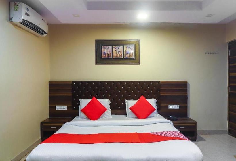 호텔 Oyo 74639  Aman Palace