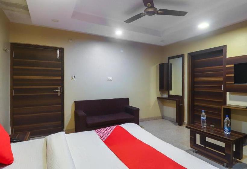 호텔 Oyo 74639  Aman Palace