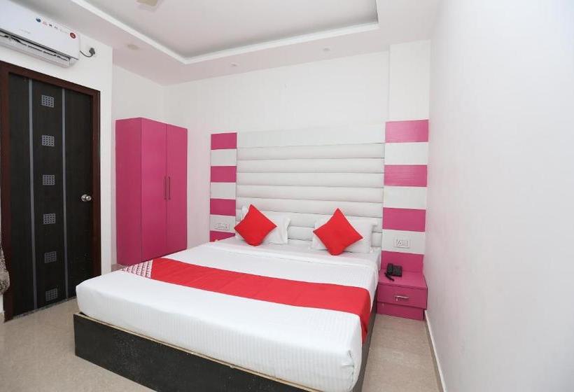 בית מלון כפרי Oyo 75853  Palazzo