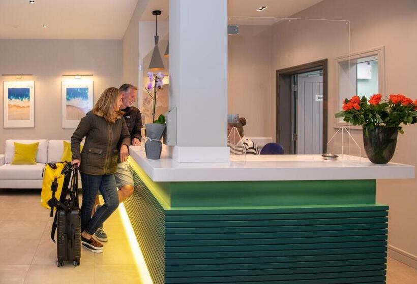 Отель Polzeath Beach House