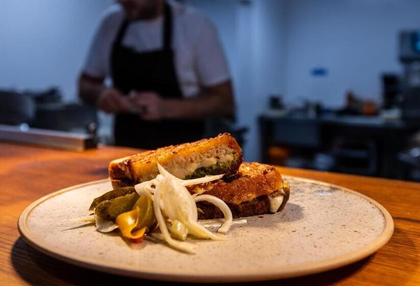 Отель Polzeath Beach House