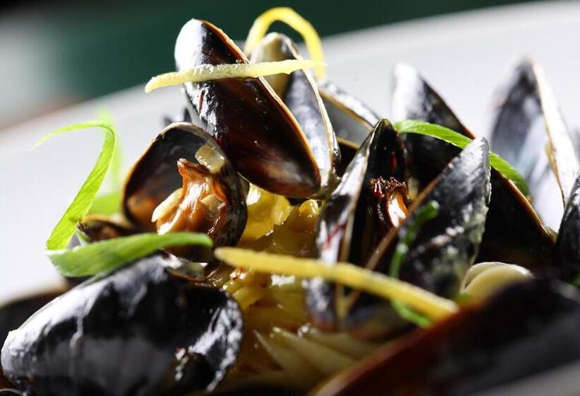 Отель Polzeath Beach House