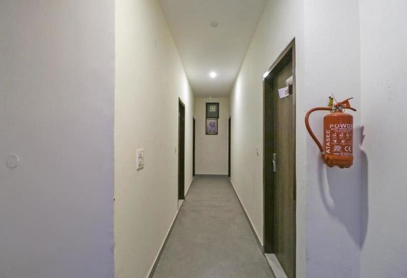 Spot On Hotel White Rose